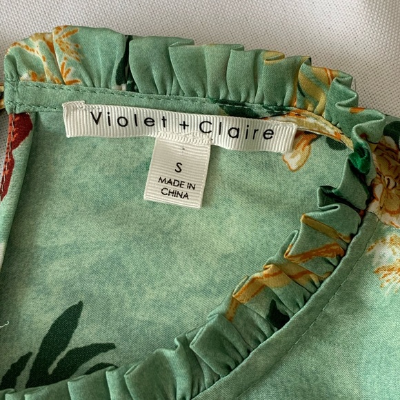 HOST PICK Violet + Claire Floral Blouse - Picture 4 of 4